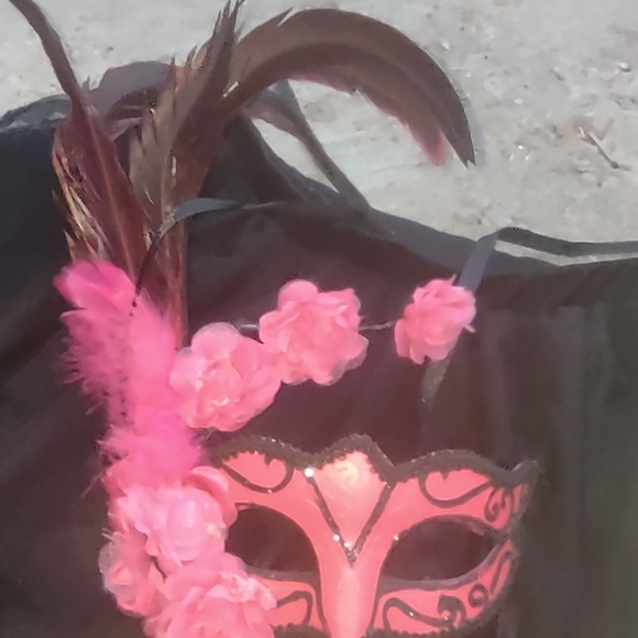 Feathered pink rose Masquerade mask Halloween costume party - Picture 3 of 6